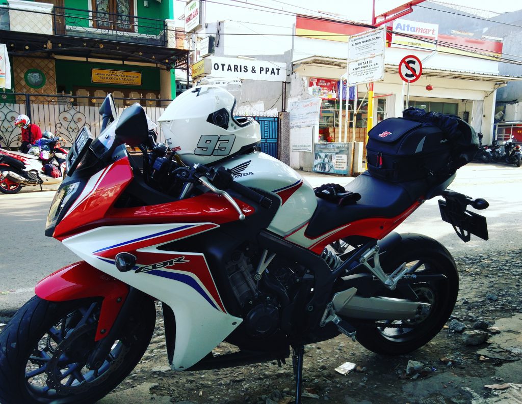 lurusin kaki dulu di Ciseuruh Sadang